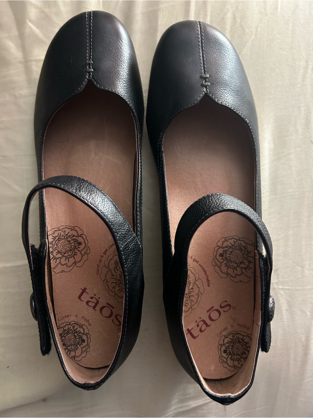 Taos Footwear Black Leather Mary Jane Flats with Strap